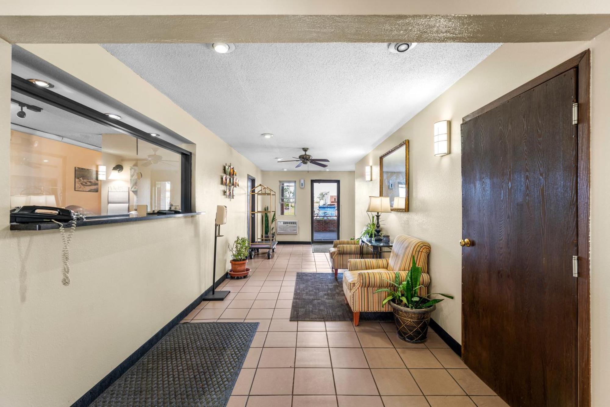 Americas Best Value Inn Decatur Bagian luar foto