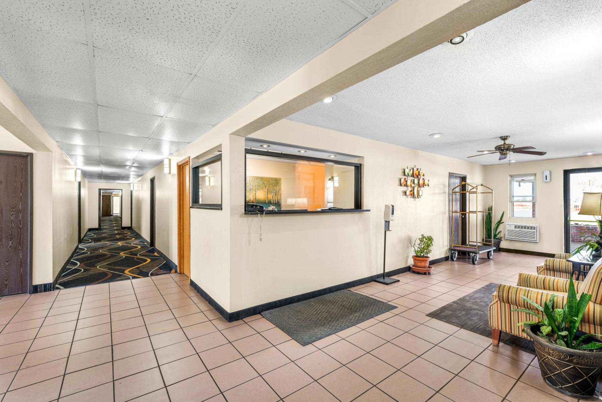 Americas Best Value Inn Decatur Bagian luar foto