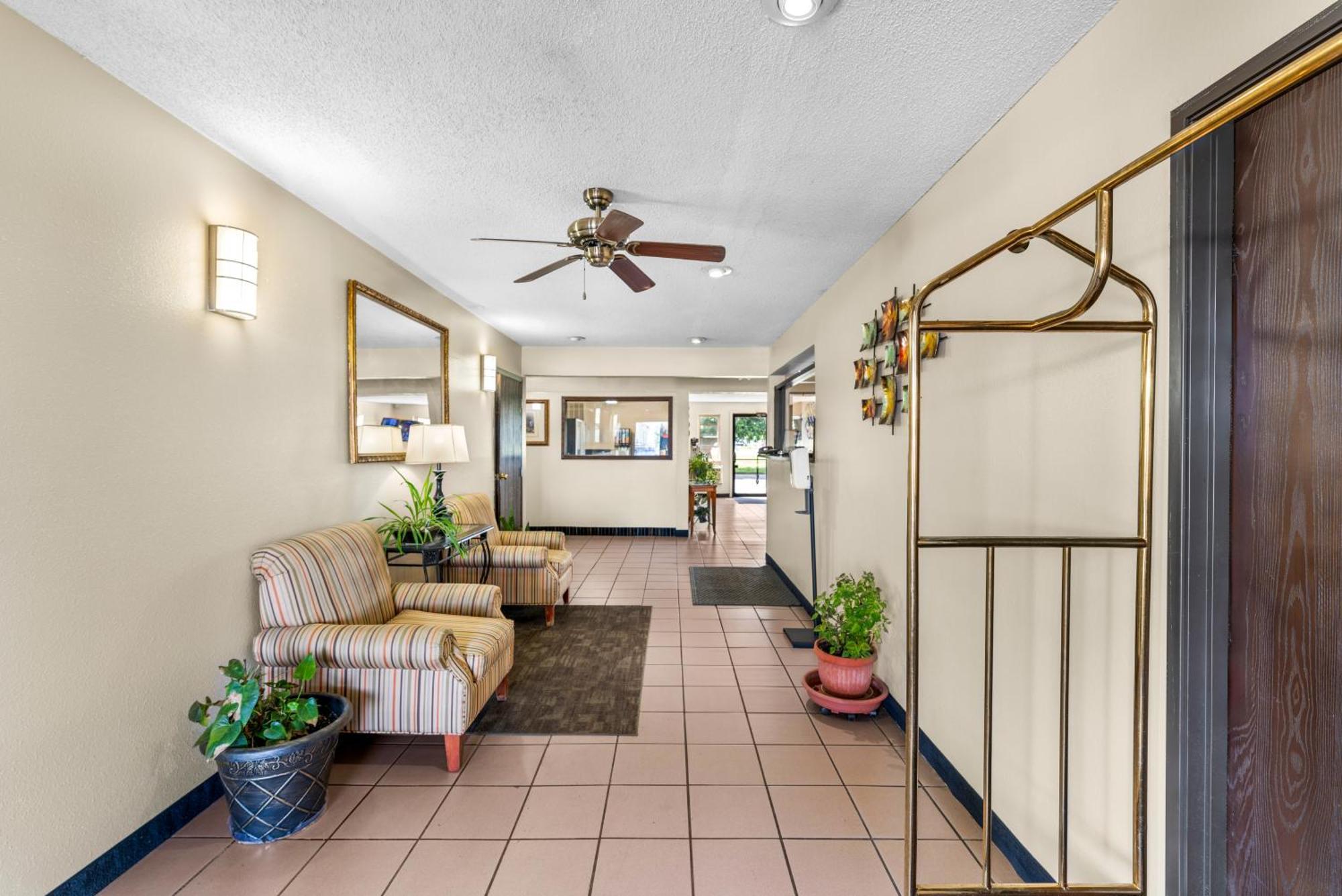 Americas Best Value Inn Decatur Bagian luar foto