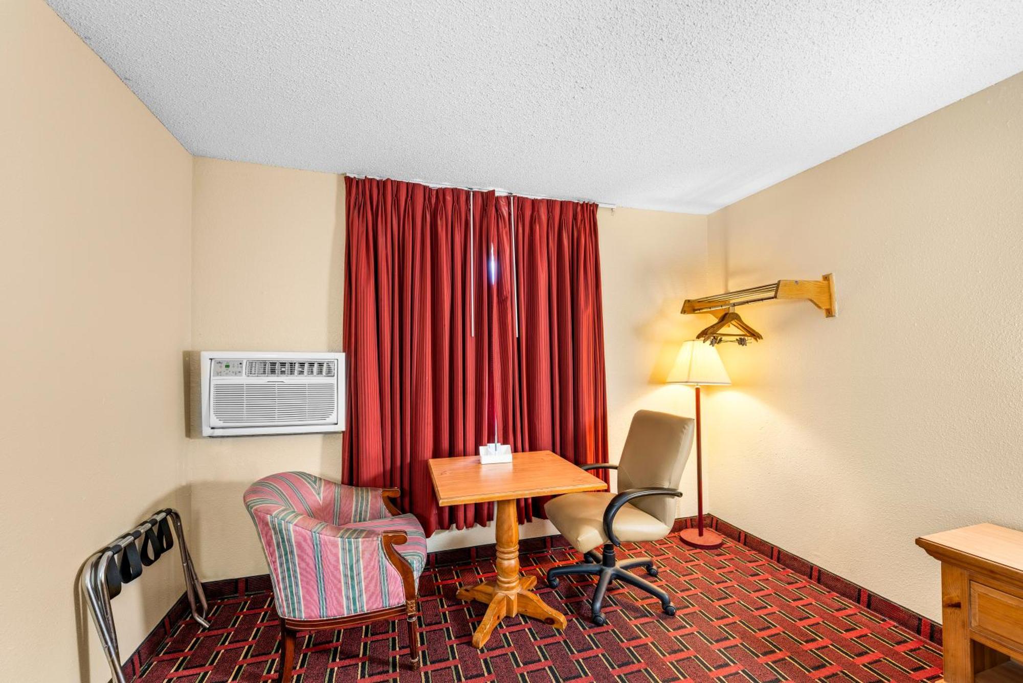 Americas Best Value Inn Decatur Bagian luar foto
